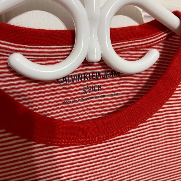 Calvin Klein Tshirt - Picture 3 of 4